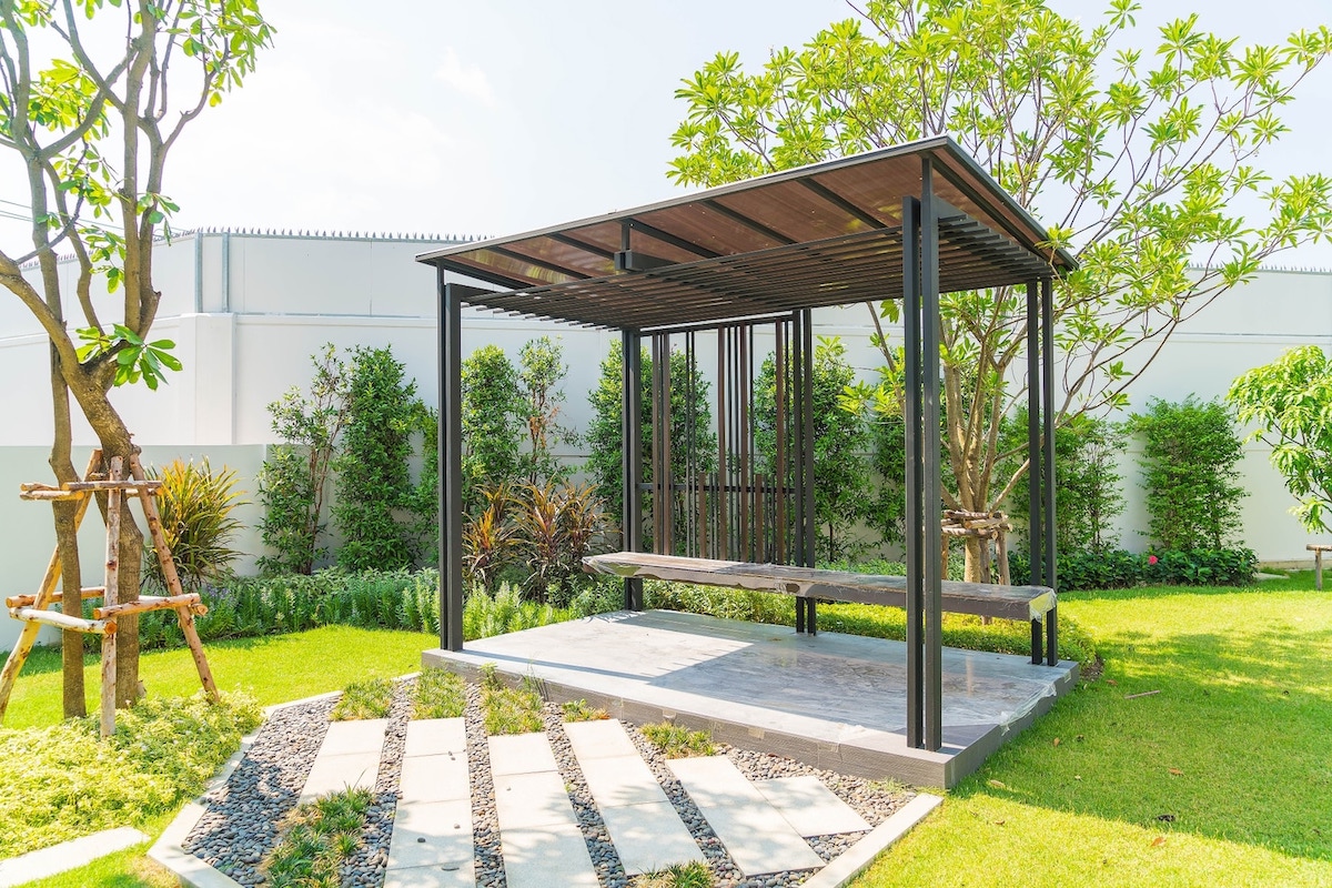 empty-pavilion-garden_1339-3183 Bangsar Hill Park - Pavilion Garden